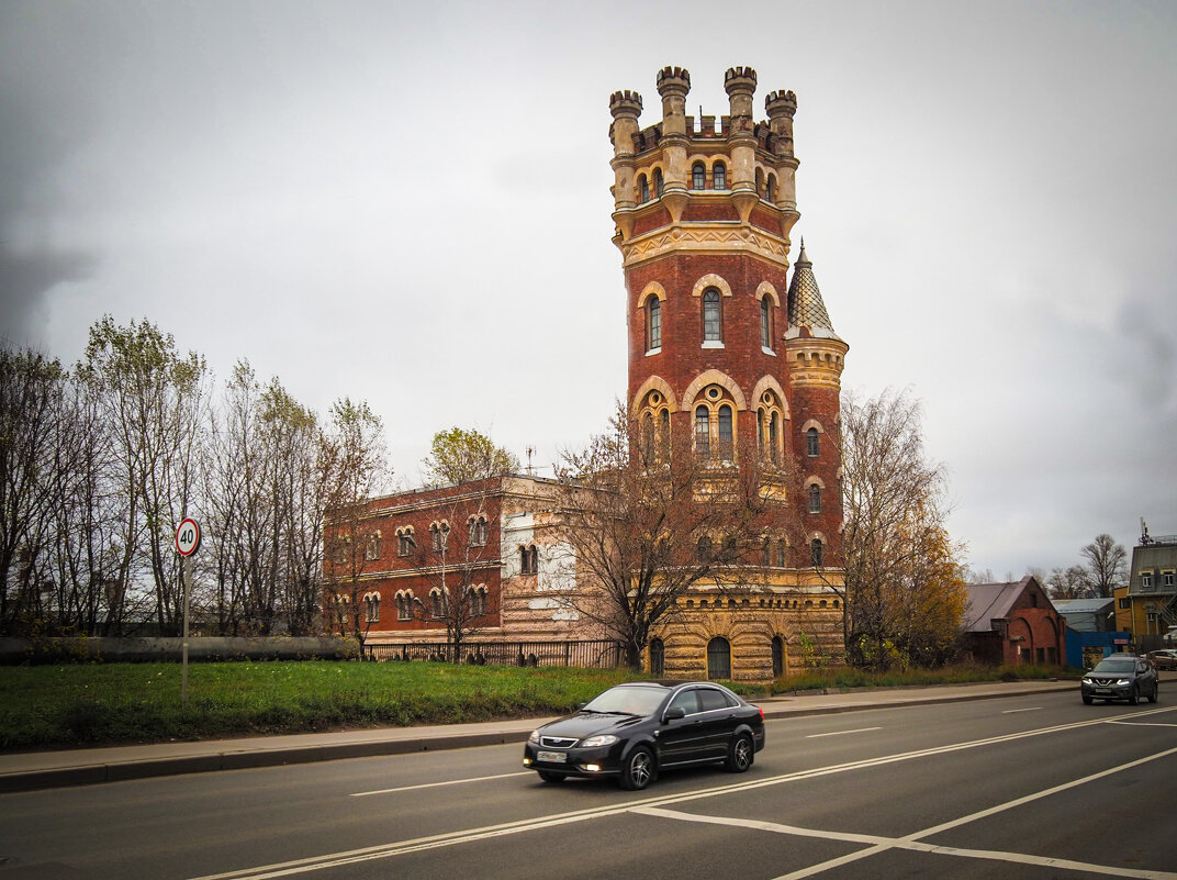Водонапорная (Пристрельная) башня Обуховского завода на Октябрьской набережной - Магомед .
