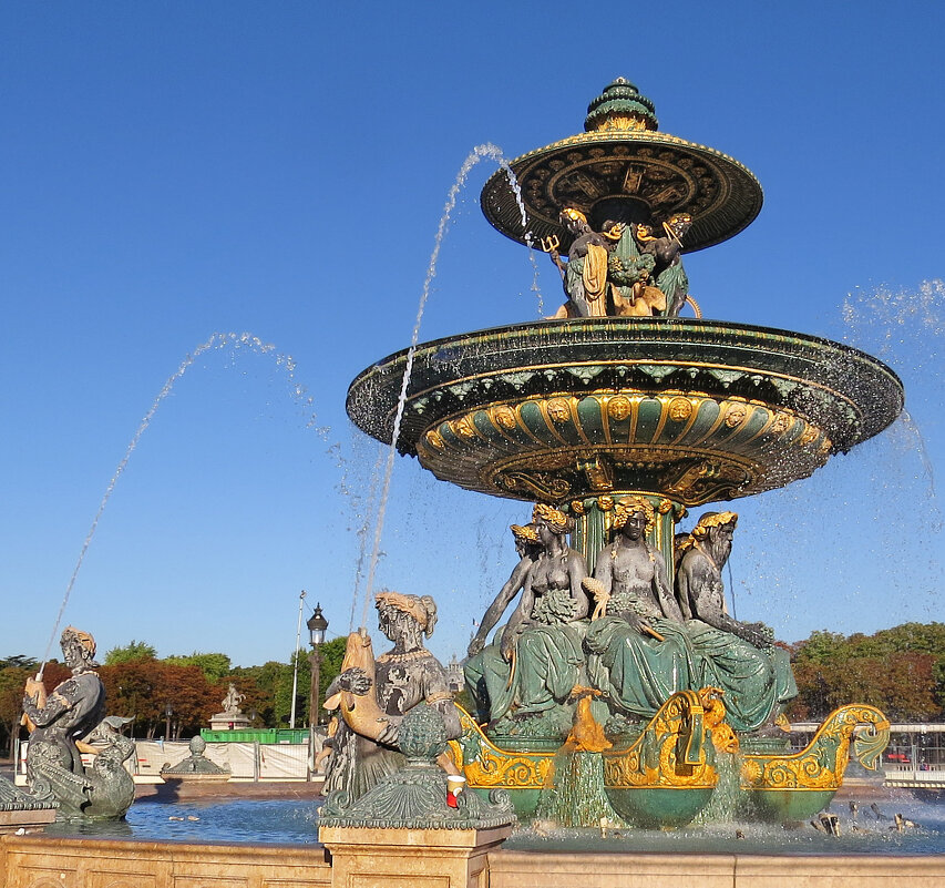 Скульптуры фонтана Гитторфа на площади Согласия. - ИРЭН@ .