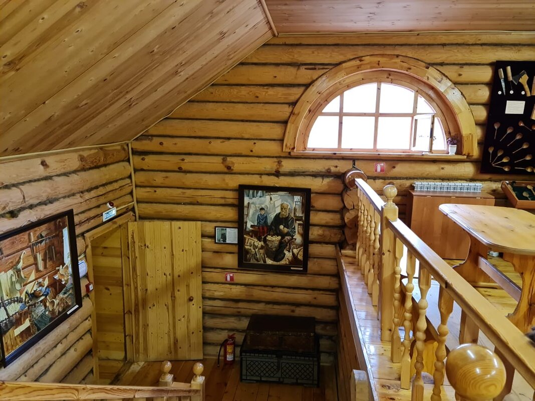 Вход на второй этаж в музее «Дом Семёна - ложкаря» - Ольга Довженко