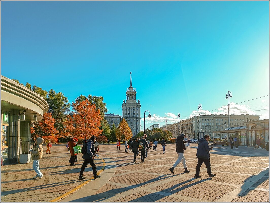 На выходе из метро "Парк Победы" - Любовь Зинченко 