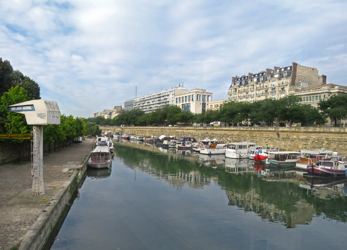 Порт Арсенал - парижская пристань для яхт находится  на канале Сен-Мартин, - ИРЭН@ .