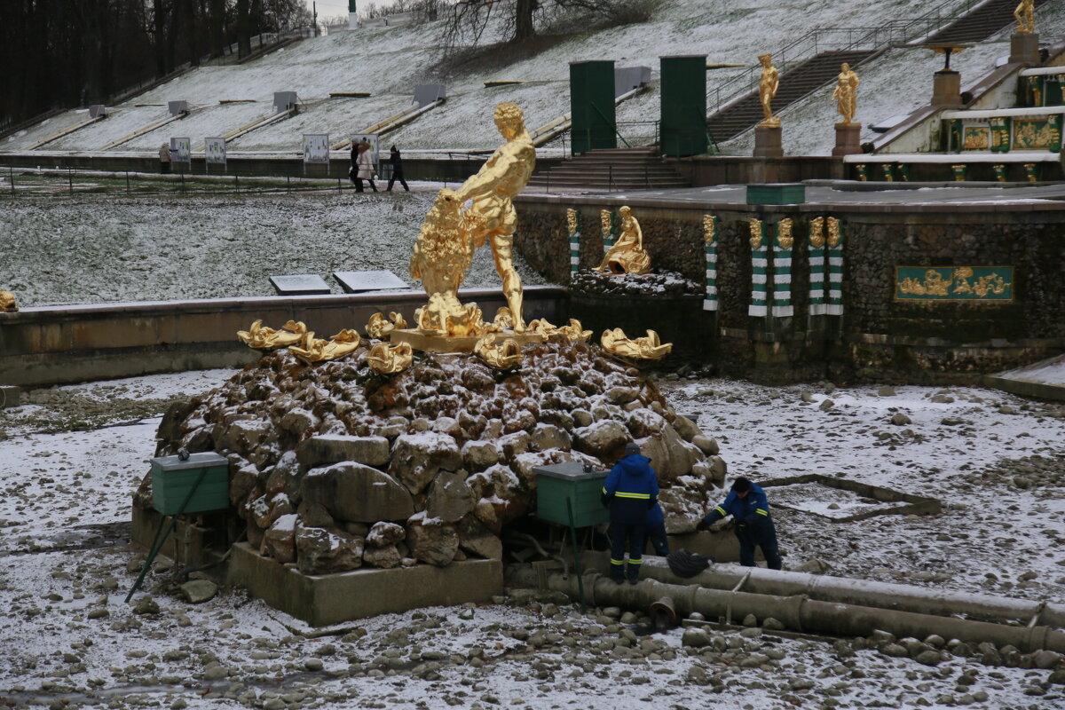 Подготовка фонтана к зимним холодам - Танзиля Завьялова