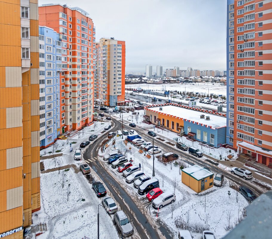 Вид с 9-го этажа на двор ЖК "Бунинский" - Валерий Иванович