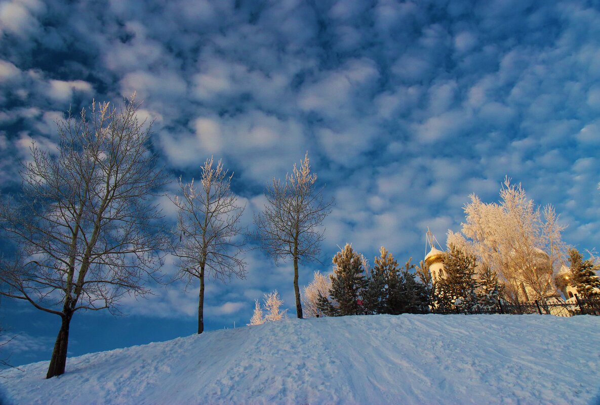 Декабрь...Вид на церковный холм в Нефтеюганске. - Владимир 