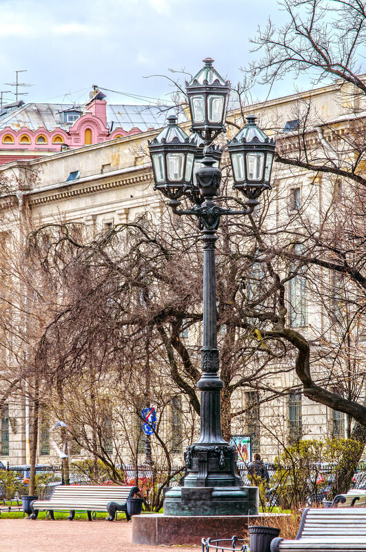 Осветительный торшер-канделябр у памятника Екатерине Второй - Стальбаум Юрий 