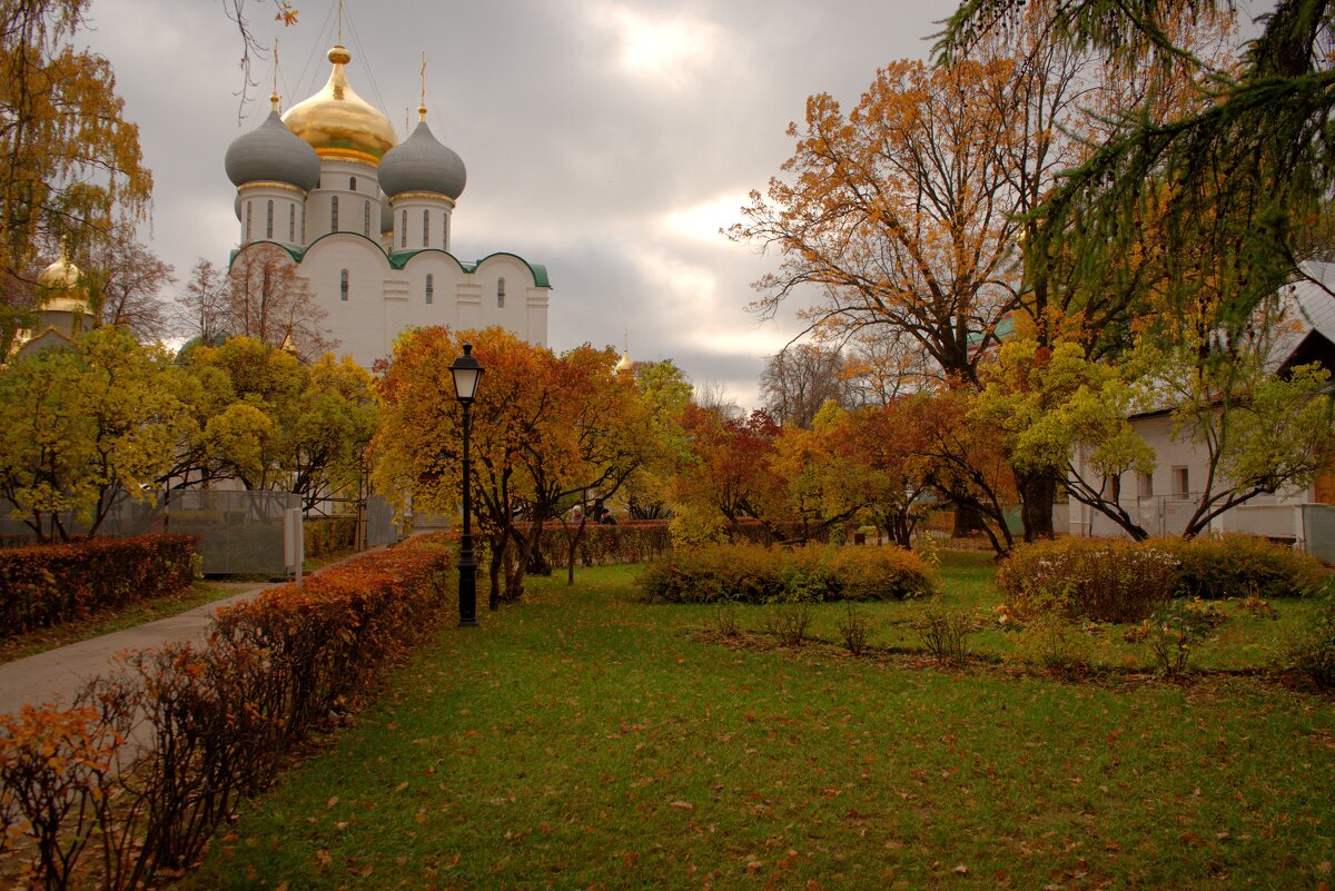 Звенигород монастырь осень