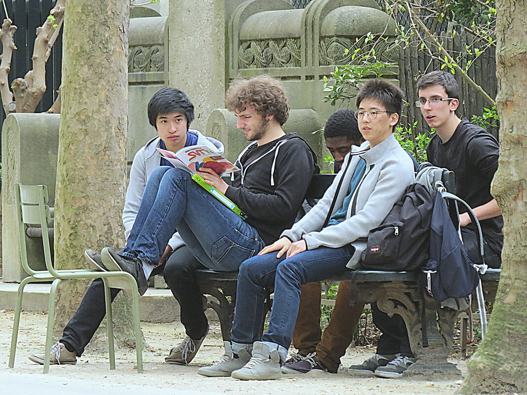 Мальчики в Люксембургском саду. - ИРЭН@ .