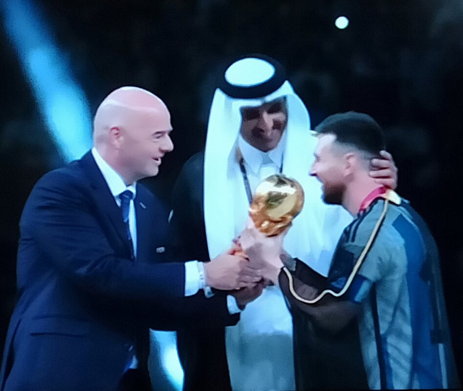 Президент ФИФА и эмир Катара поздравляют Месси с победой Аргентины - veilins veilins