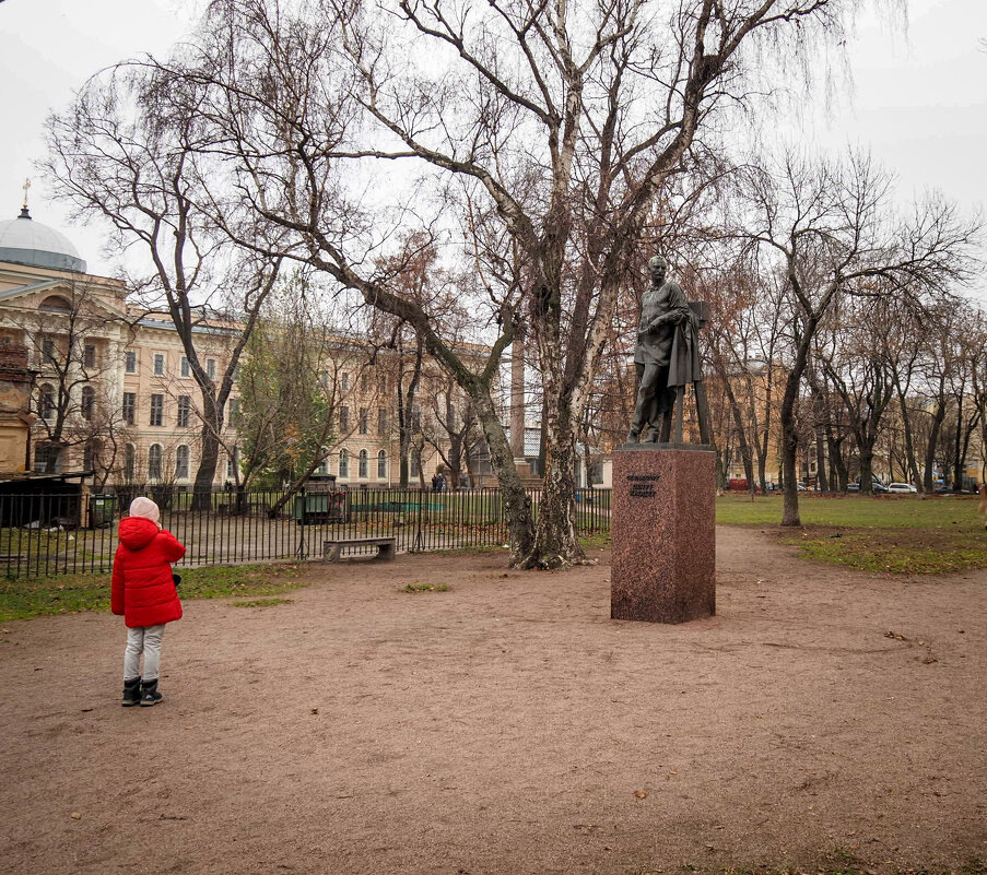 Памятник П.К.Клодту в Петербурге в саду Академии Художеств - Магомед .