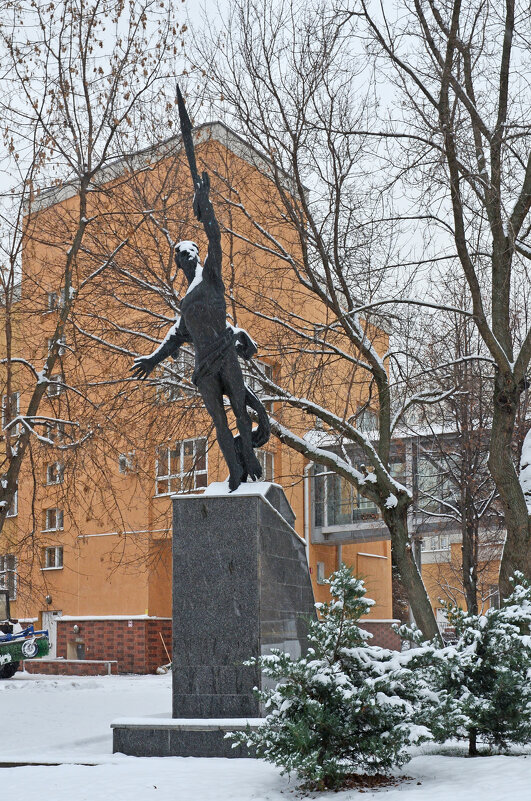 Москва. Екатерининский парк. К звездам. Скульптор Григорий Постников. - Наташа *****