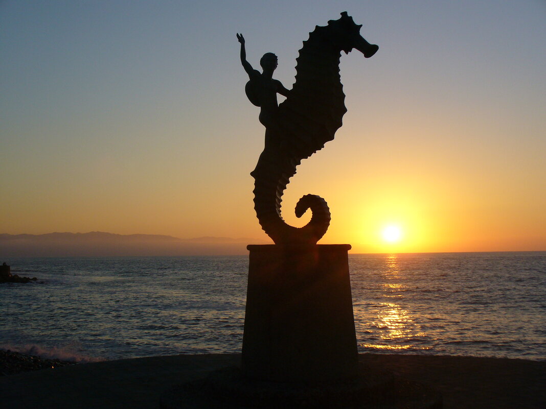 Там за морями, за горами  морская статуя "Морской конь" и "мальчик" - Владимир Никольский (vla 8137)