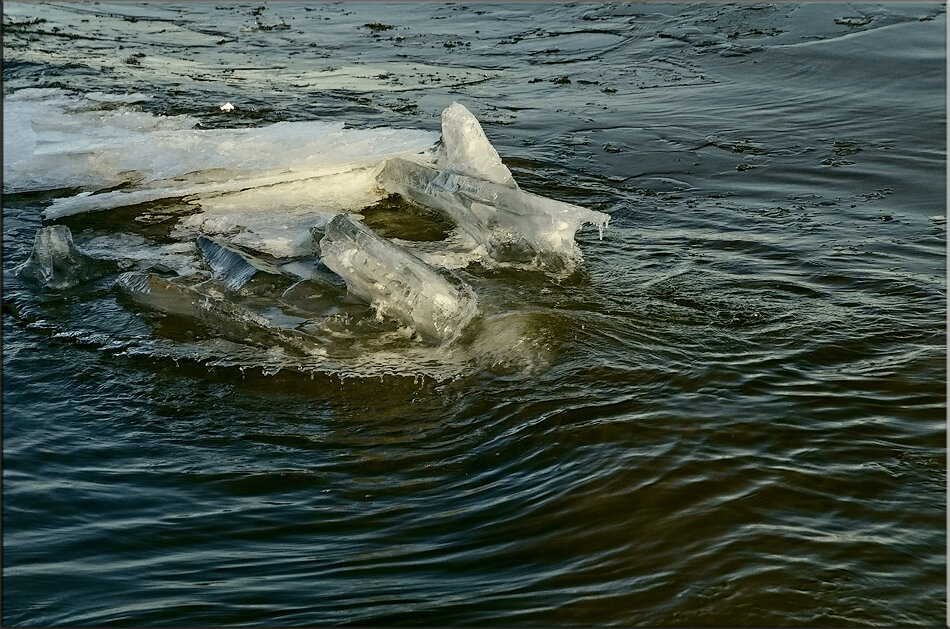 В водяном плену (р.Волга в декабре) - Петр Фролов