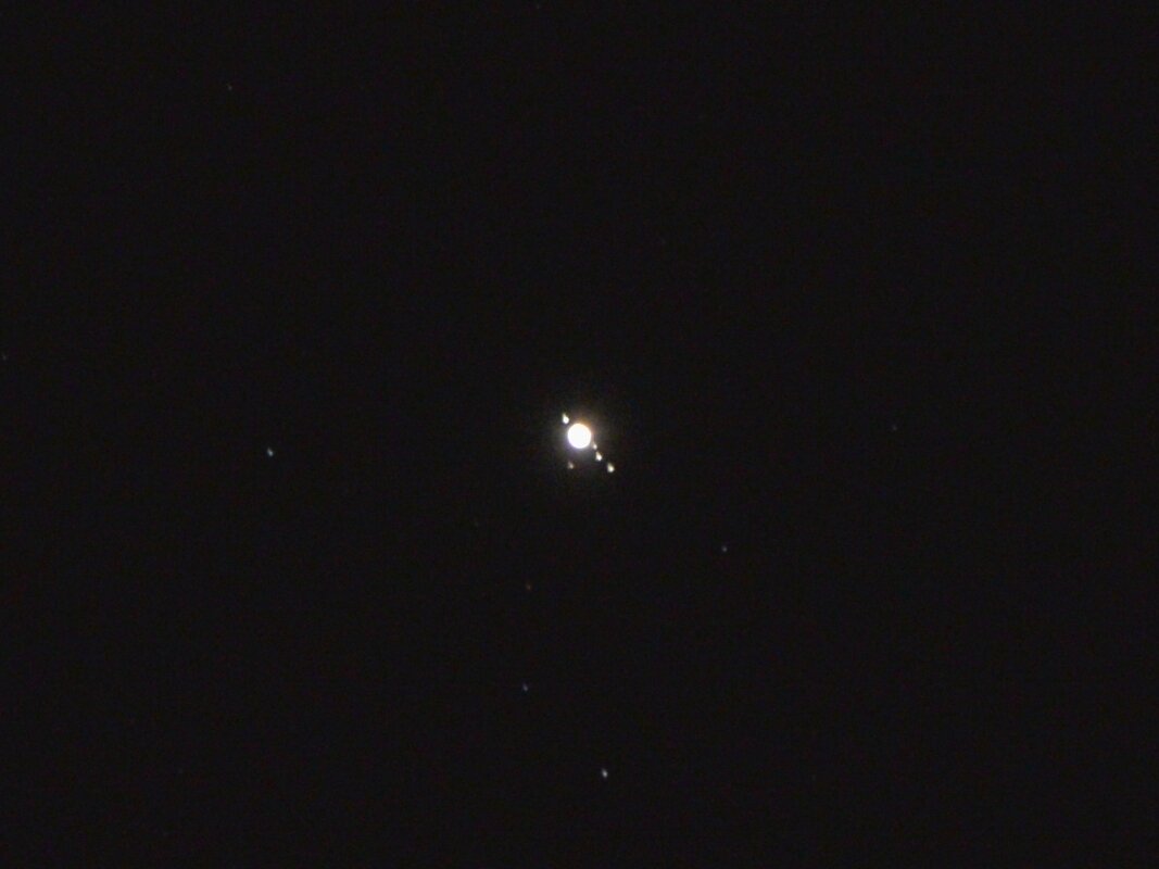 Юпитер со своими 4 спутниками и звезда рядом - Сеня Белгородский