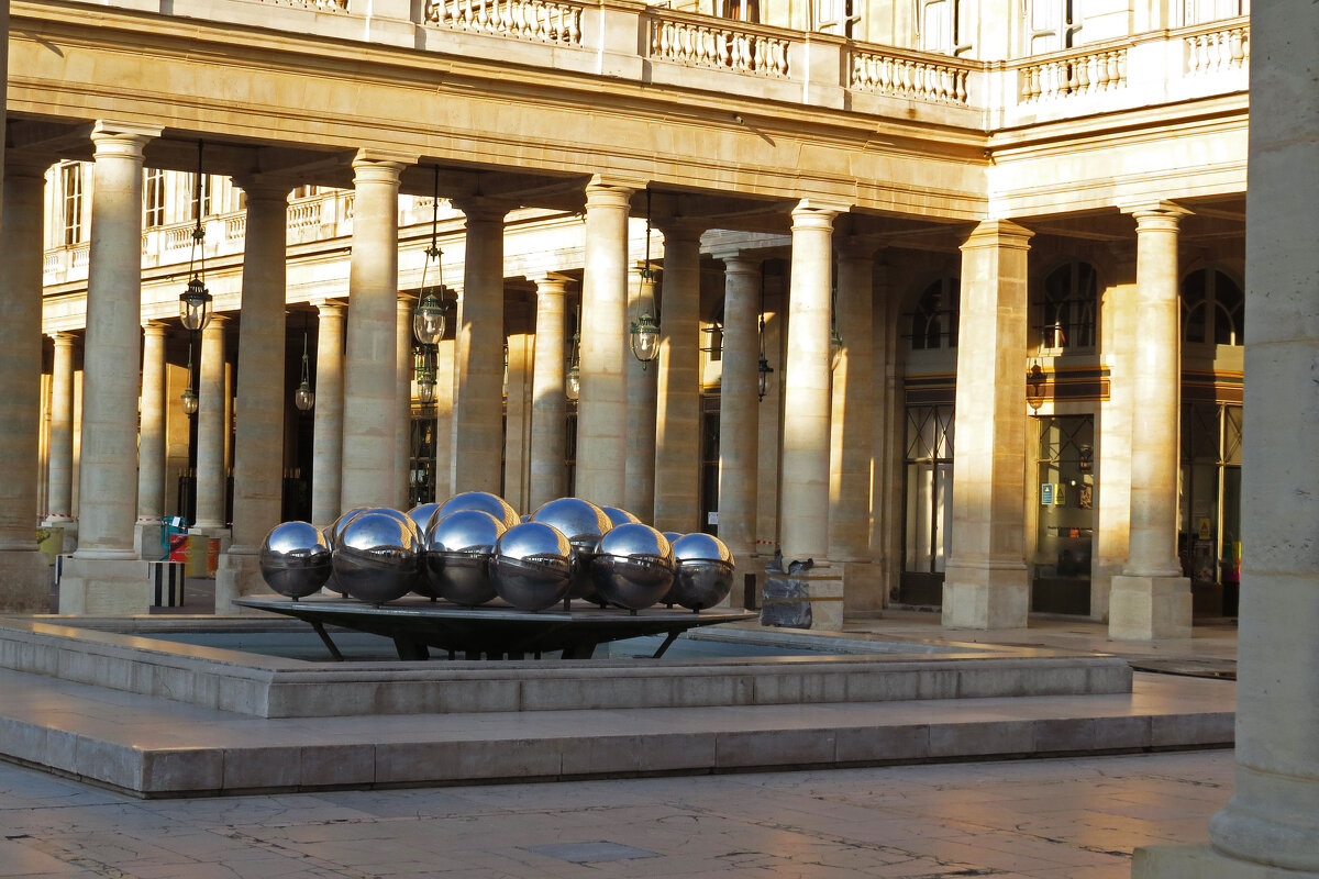 фонтан у дворца Пале-Рояль - ИРЭН@ .