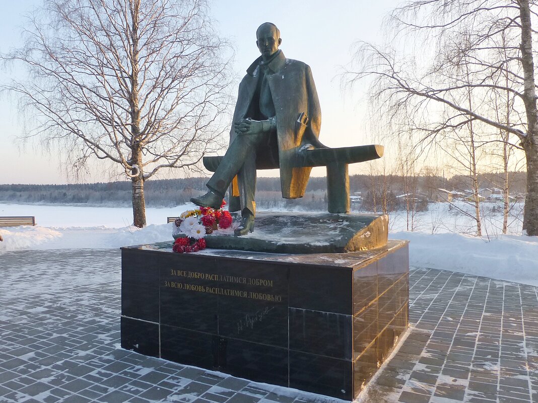 Памятник Николаю Рубцову - Лидия Бусурина