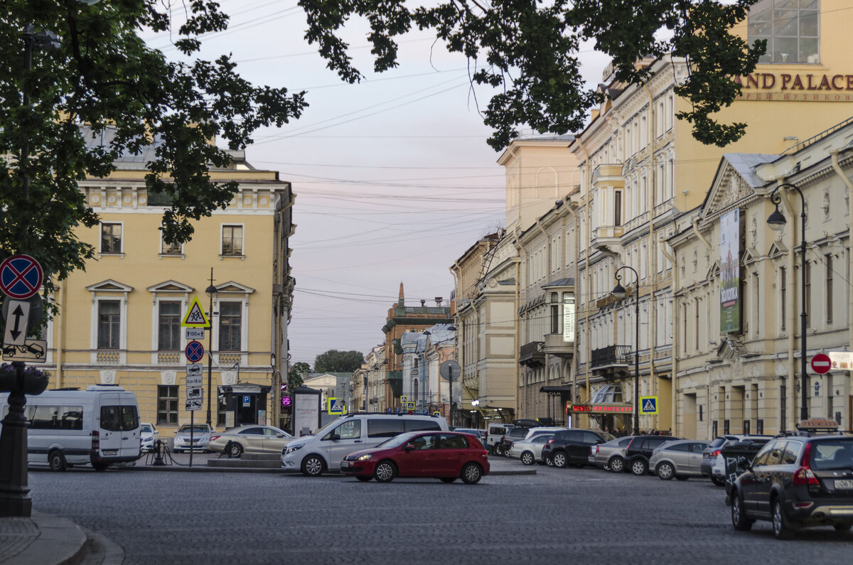 Итальянская улица со стороны площади Искусств - Стальбаум Юрий 