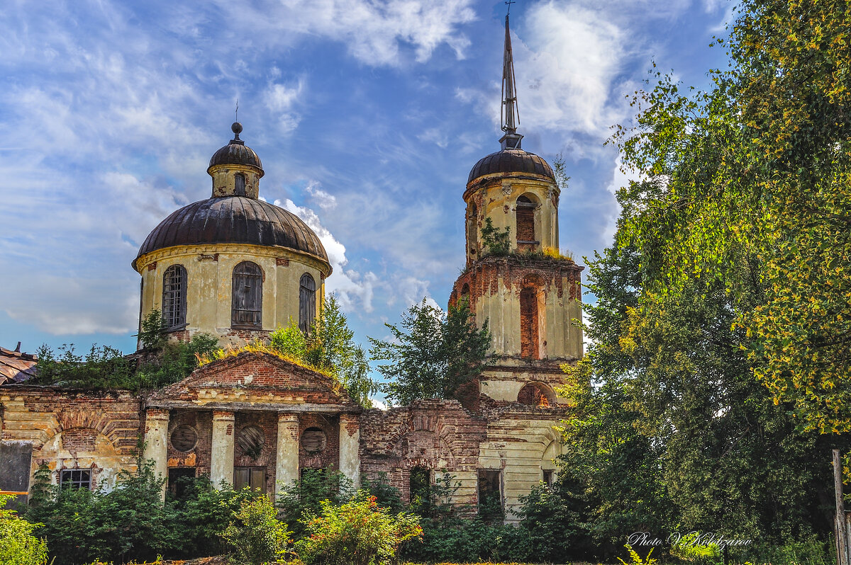 Заброшенная церковь - Василий Колобзаров