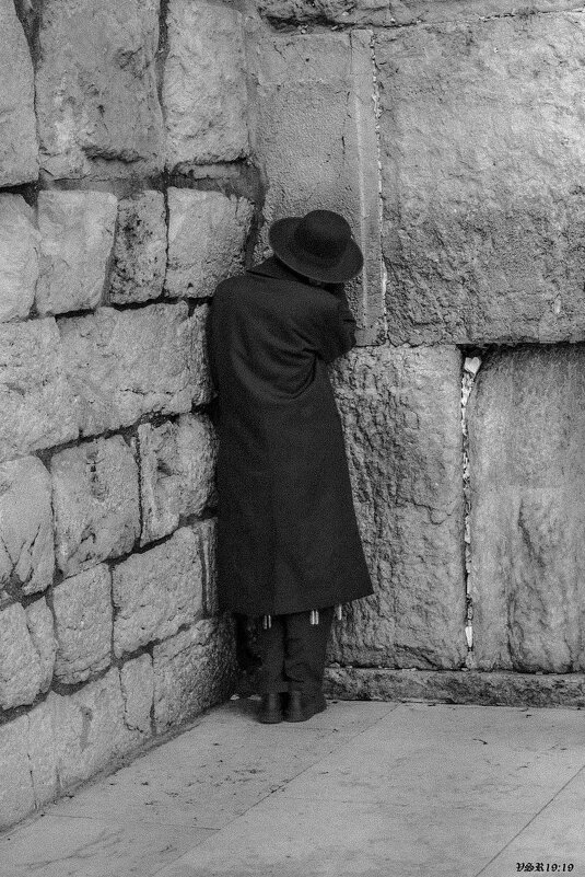 At the wailing wall - Shmual & Vika Retro