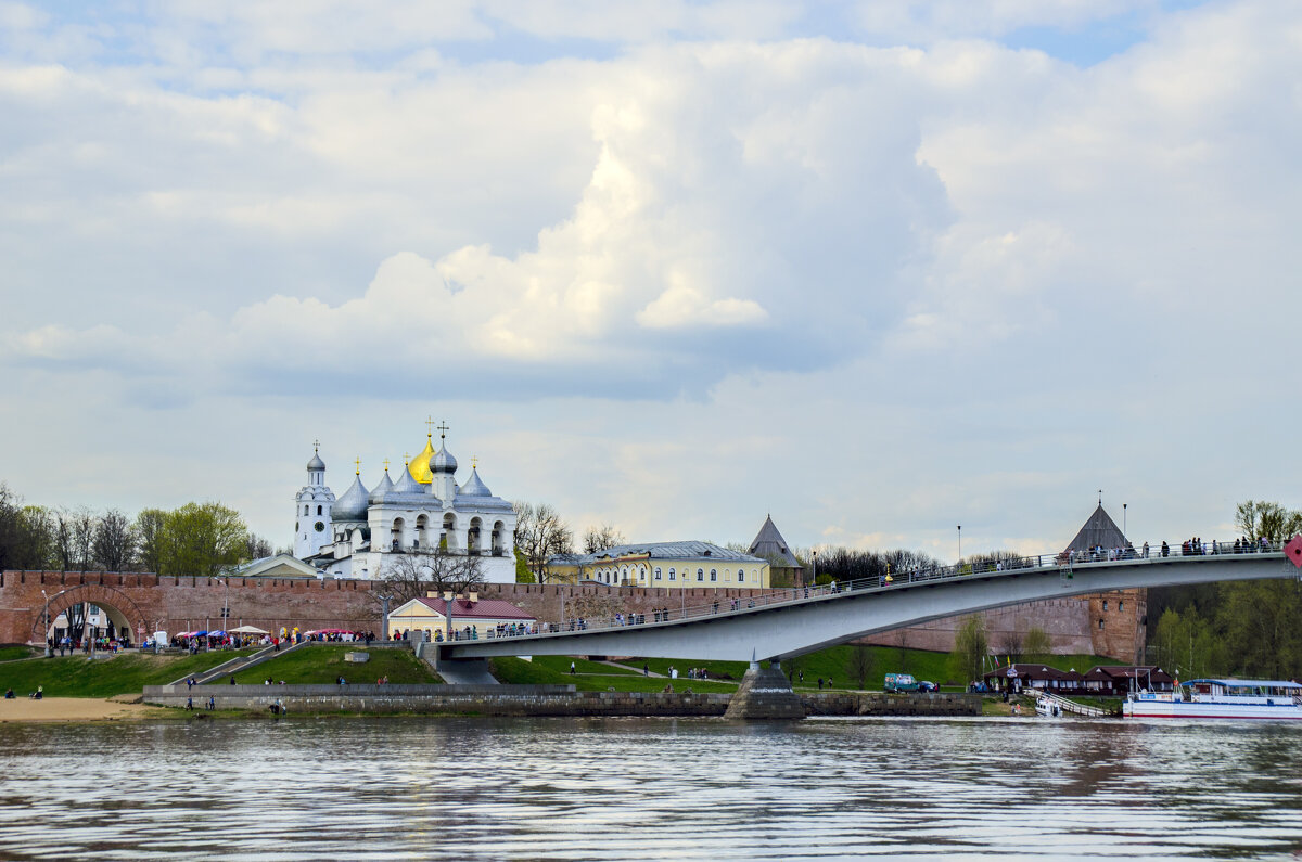 Пешеходный мост через Волхов у Кремлёвской стены - Стальбаум Юрий 