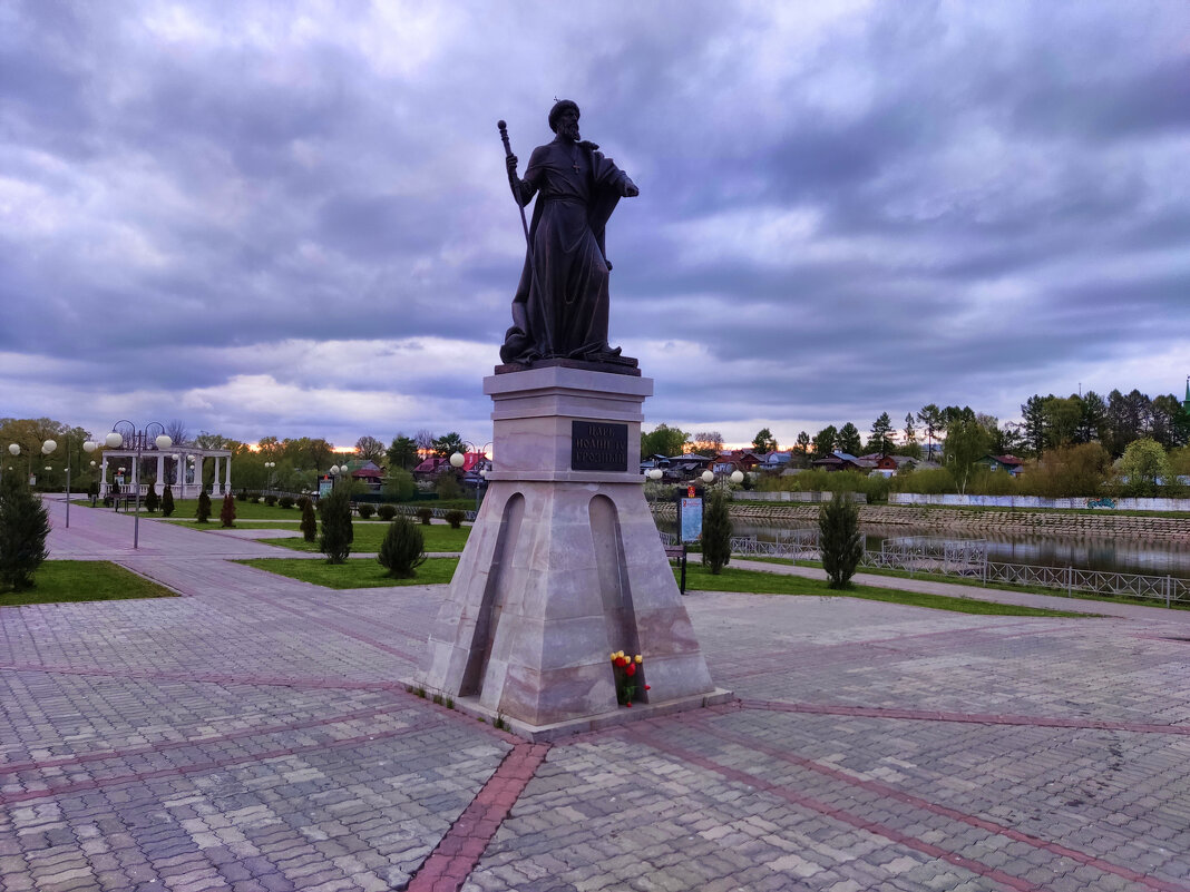 Памятник Ивану Грозному / набережная г. Александров - Денис Бочкарёв