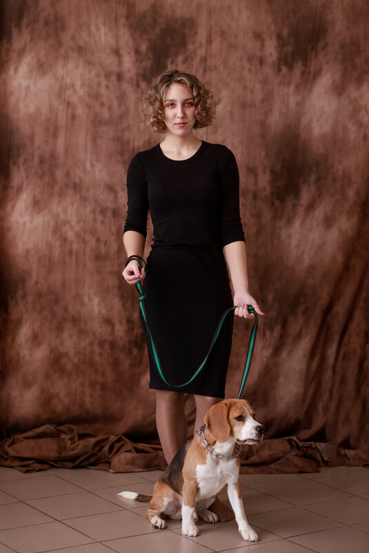 Девушка с собакой в студии. - Юлия Кравченко