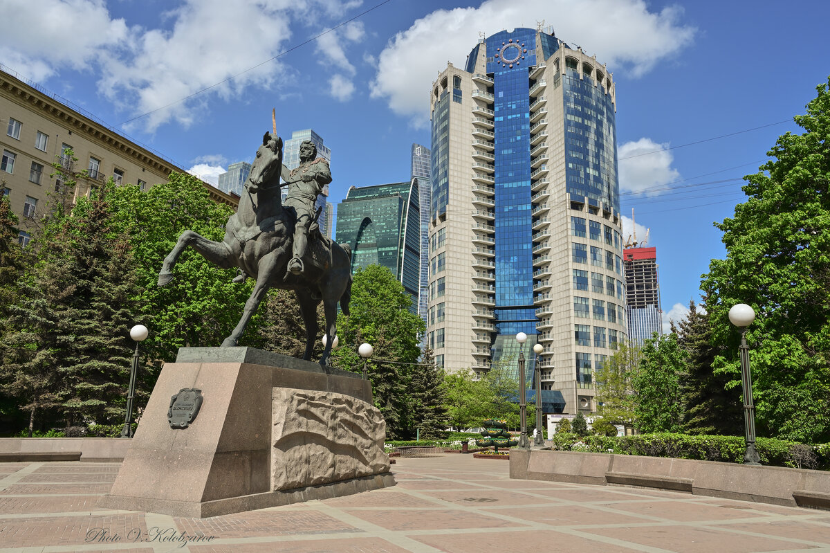 Памятник Багратиону - Василий Колобзаров