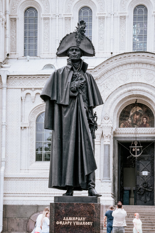 Памятник Адмиралу Федору Ушакову в Кронштадте - Sergei Vikulov