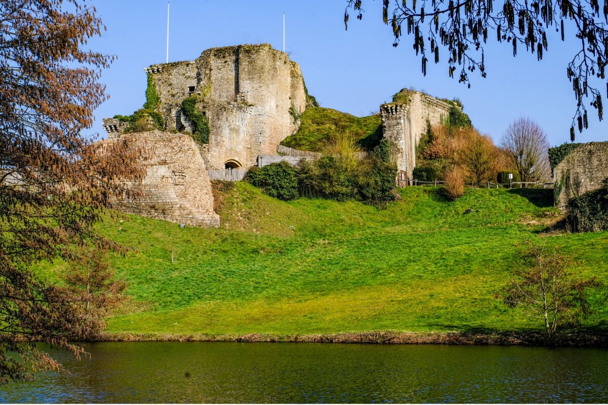 Замок Тиффож (Тiffauges) XII век (2) - Георгий А