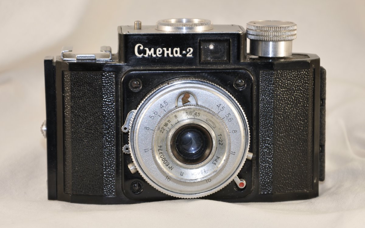Сме́на-2 — советский малоформатный шкальный фотоаппарат. - Vladimir Kushpil
