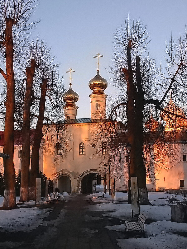 Вечер в монастыре - Сергей Кочнев