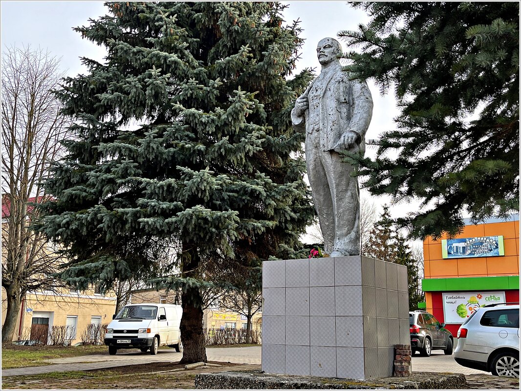Памятник В.И. Ленину. - Валерия Комова