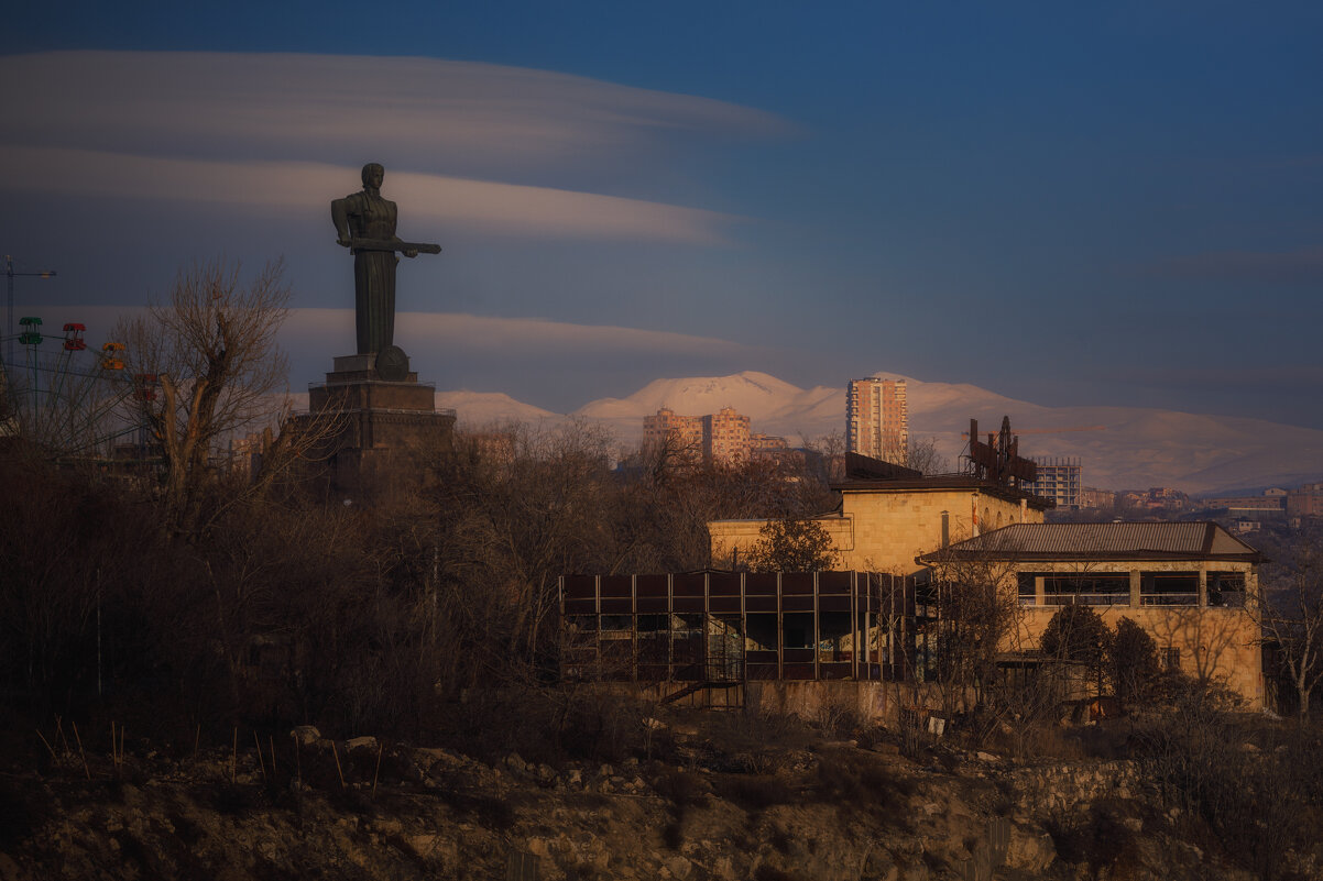 Мать Армения в Ереване. Вид с Каскада. Февраль 2023 - Дмитрий Шишкин