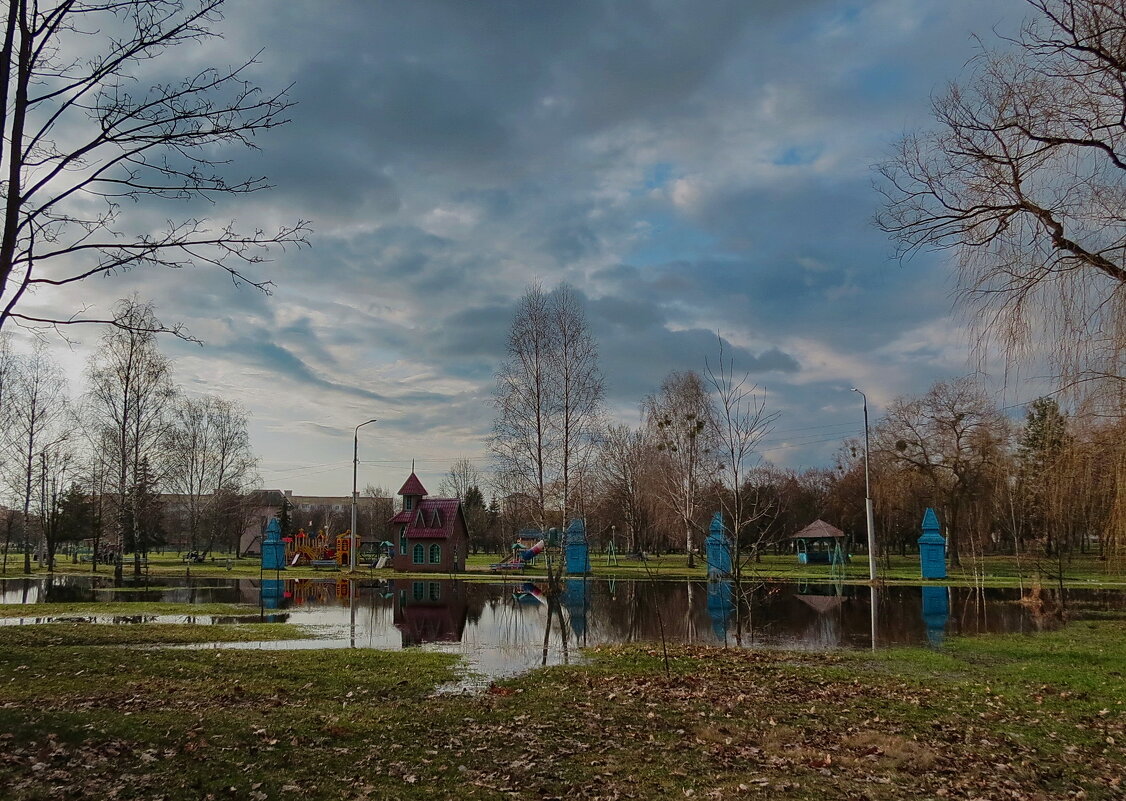 Апрельский вечер в парке - Liliya Kharlamova