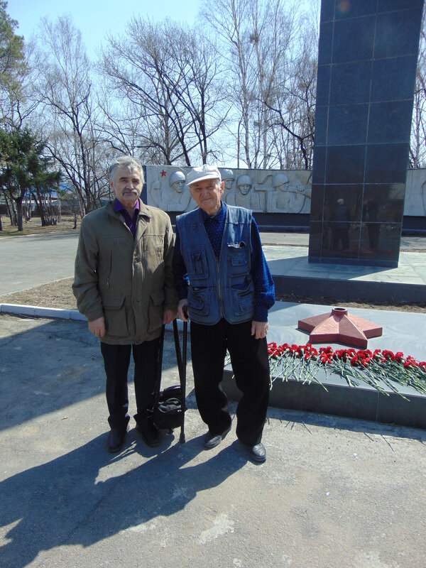 У монумента жителям Партизанска, погибшим в сражениях в годы ВОВ - Анатолий Кузьмич Корнилов