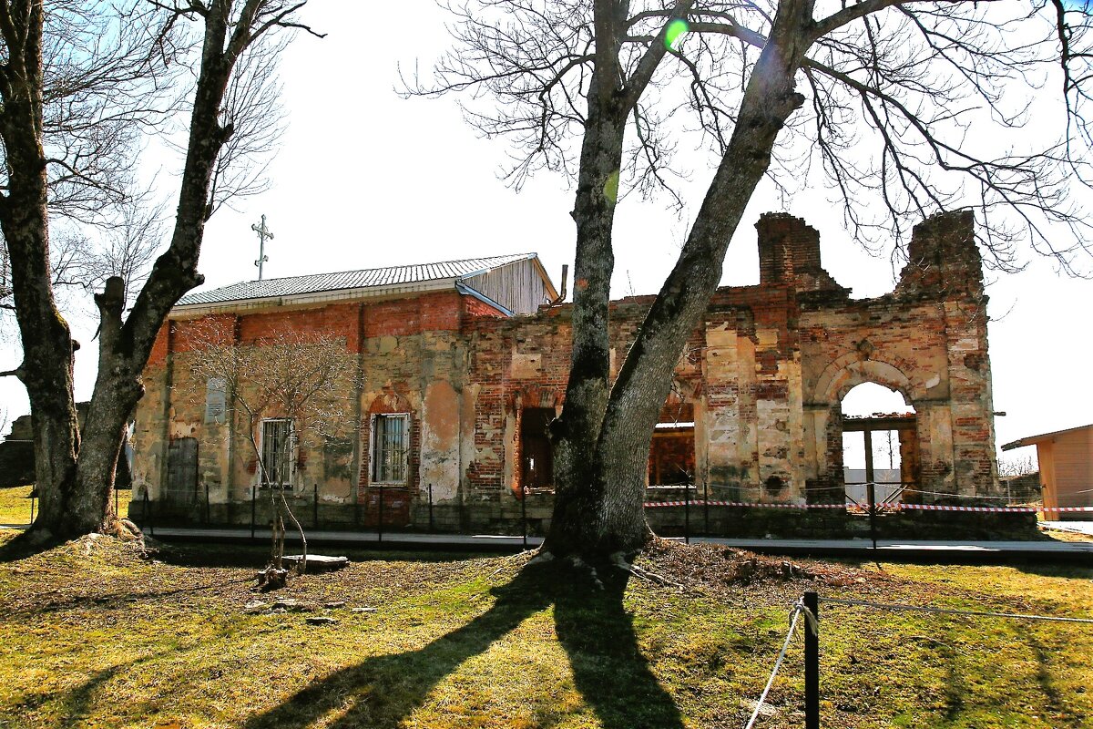 Церковь на территории крепости Копорье. - Танзиля Завьялова