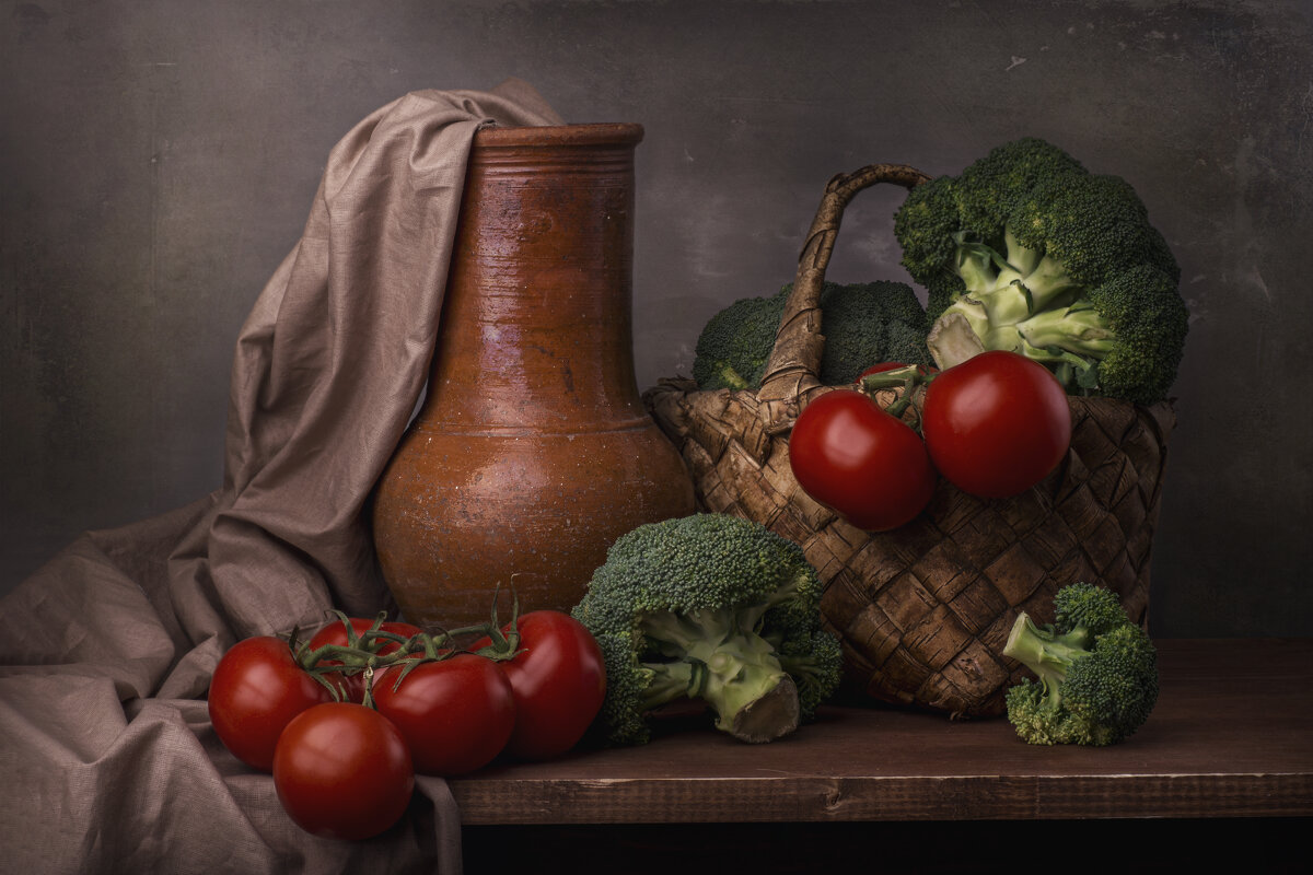 натюрморт с помидорами и брокколи - Максим Вышарь