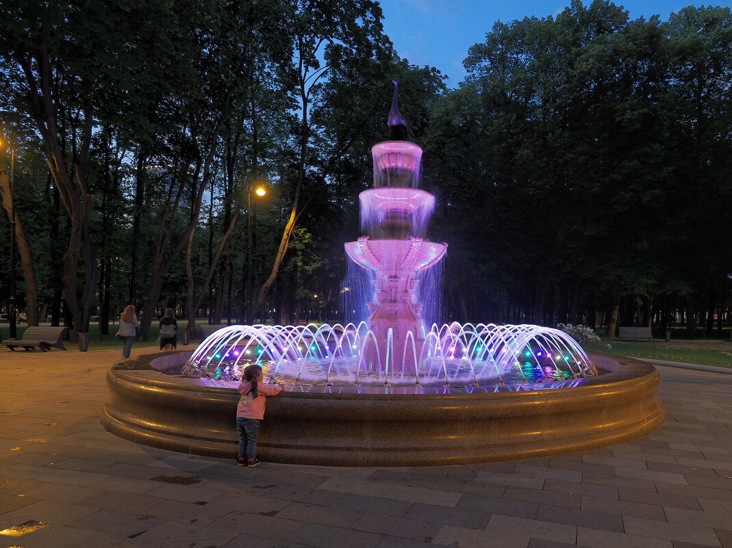 Отреставрированный фонтан 30-х одов прошлого столетия,в парке Речного вокзал в Москве. - Евгений Седов