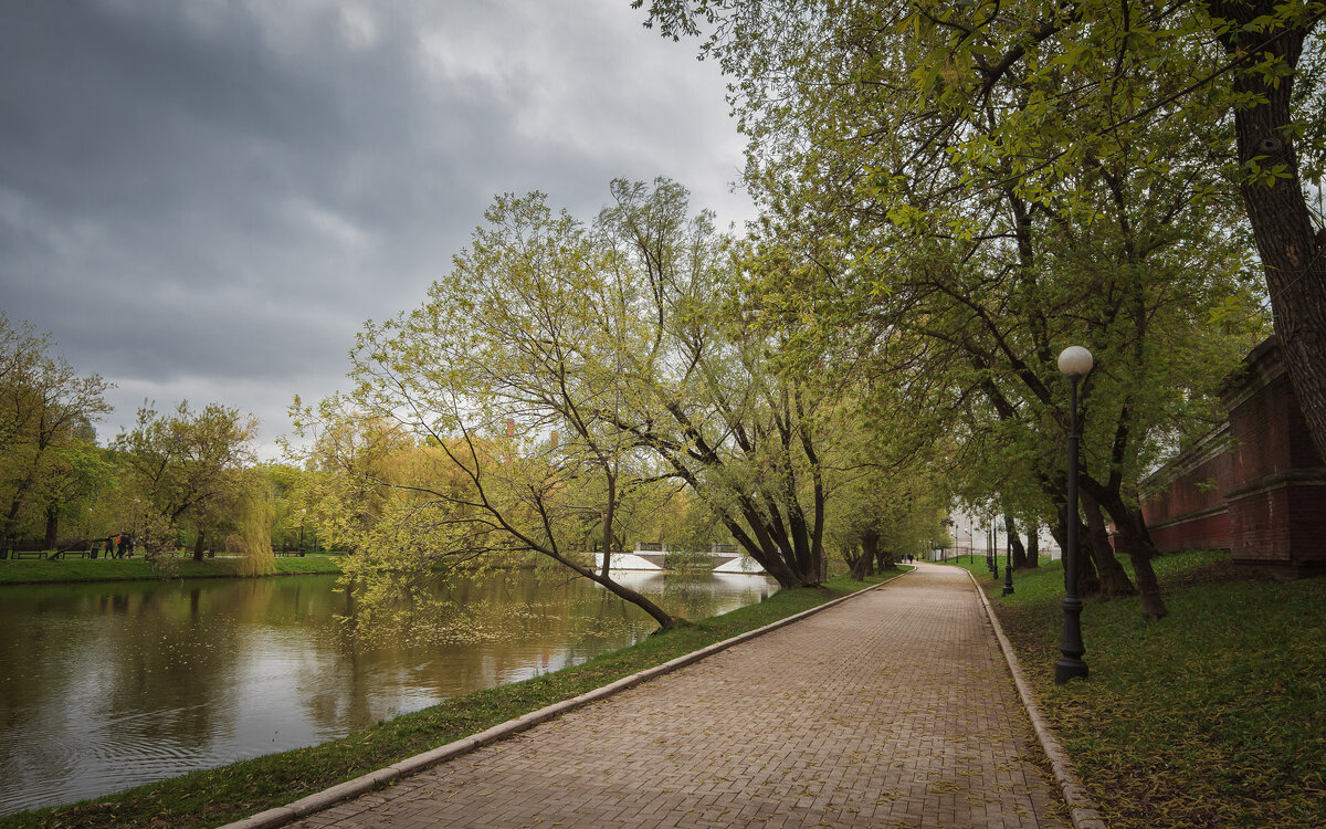 В весеннем парке... - Сергей Кичигин