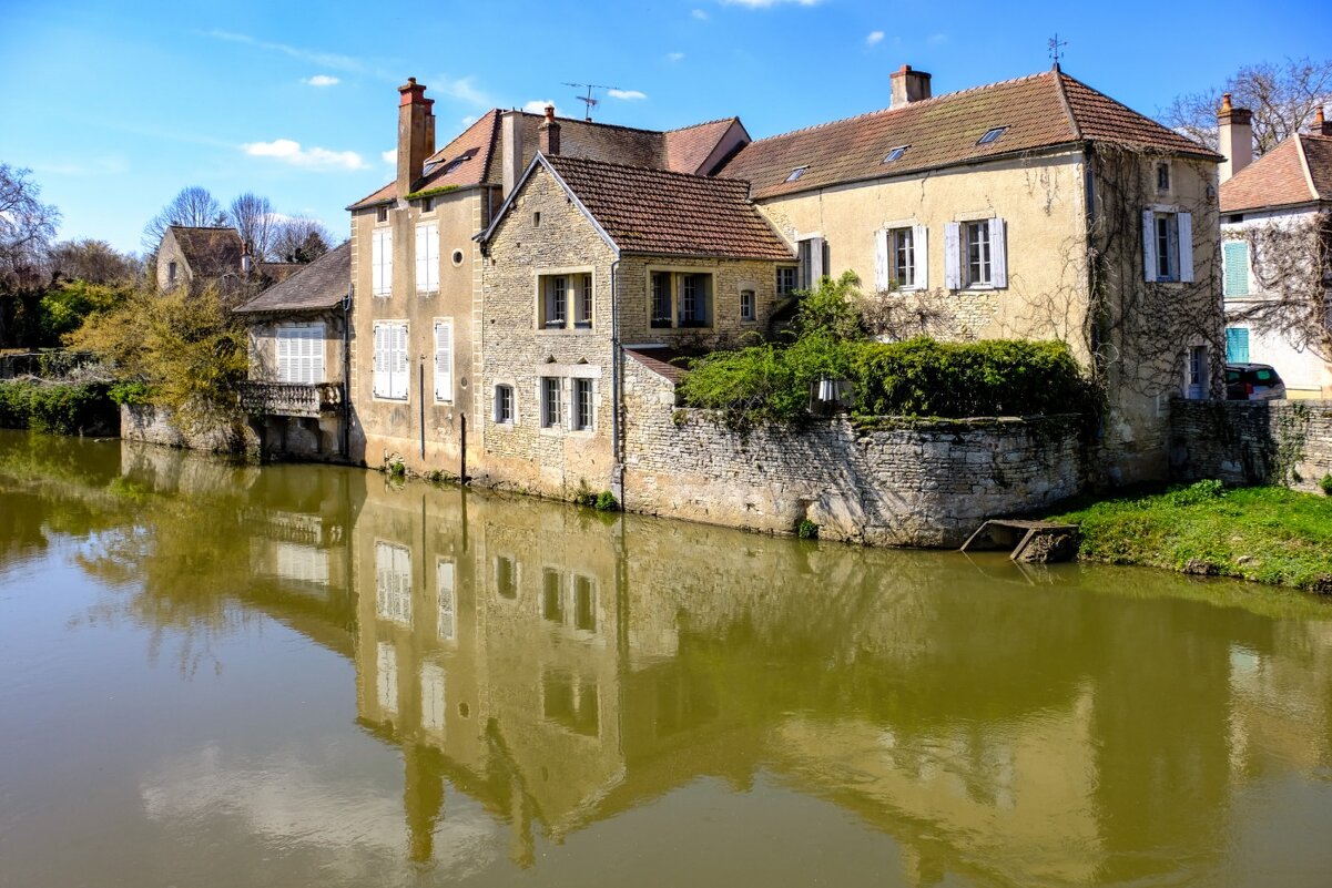 Дом в д. Noyers-sur-Serein - Георгий А