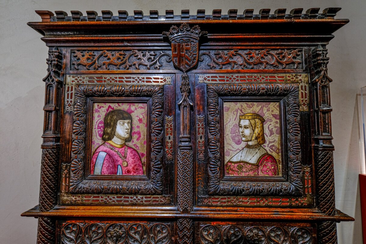 Шкаф с портретами Филибера Красивого и Маргареты Австрийской - Георгий А