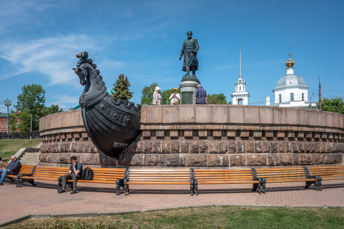 «Восток белел. Ладья катилась...» - Михаил "Skipper"