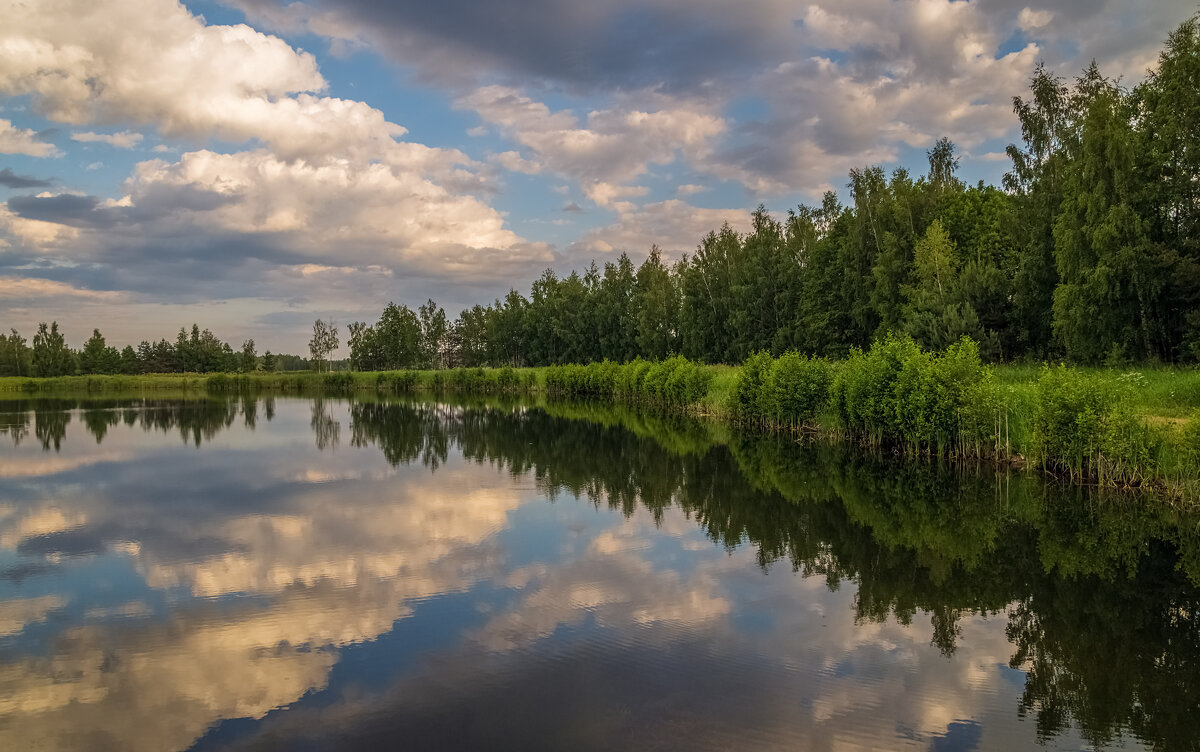 Облака над озером ... - Андрей Дворников