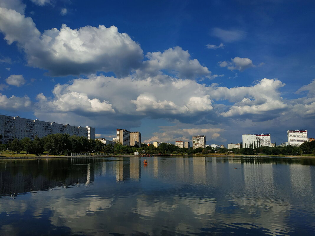 Облака (не тучи) над городом - Андрей Лукьянов