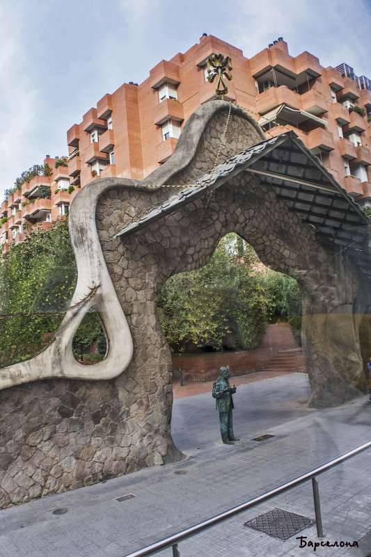 Барселона, памятник Гауди - Ольга Маркова