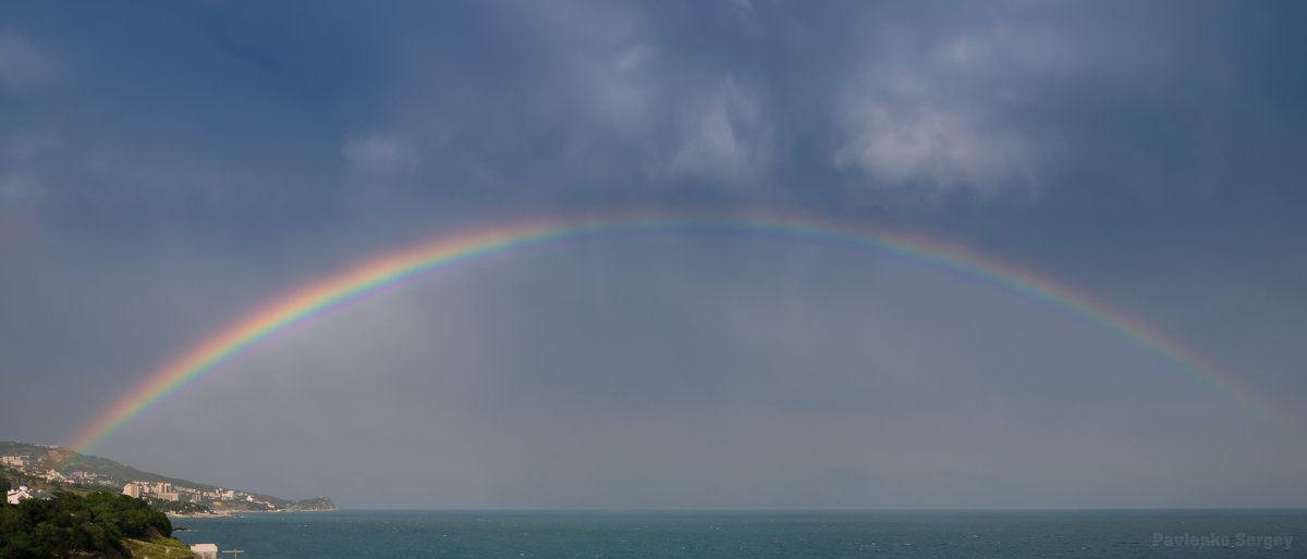 Rainbow over a green cape - Tutsan 