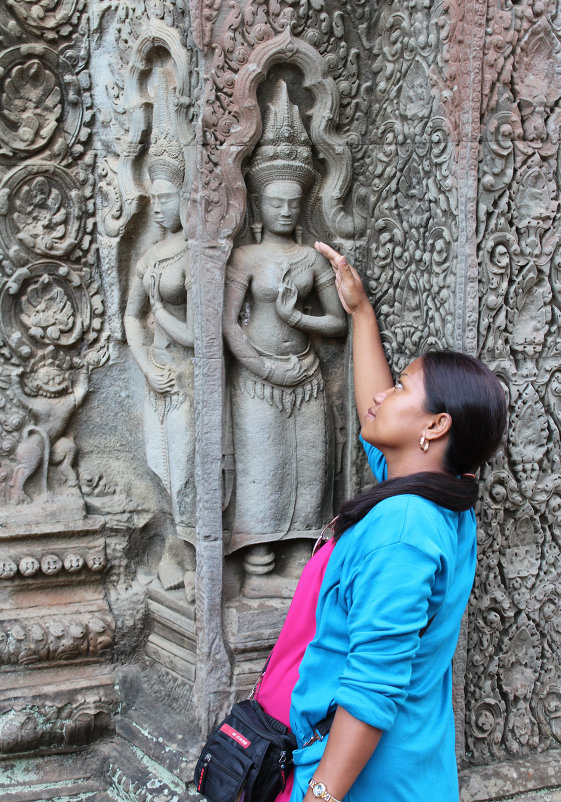 Камбоджа. Ангкор-Ват. Резьба по камню, апсары - Владимир Шибинский