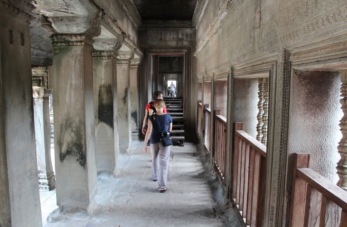 Камбоджа. Ангкор-Ват. По древним коридорам - Владимир Шибинский