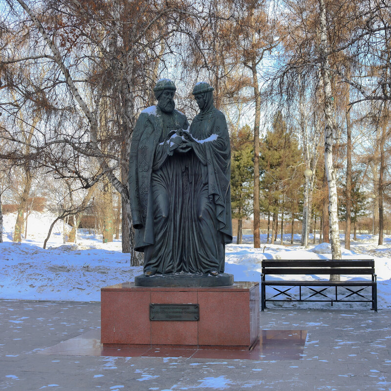 Памятник Петру и Февронии Муромским,покровителям семейного счастья,в Иркутске. - Людмила Гулина