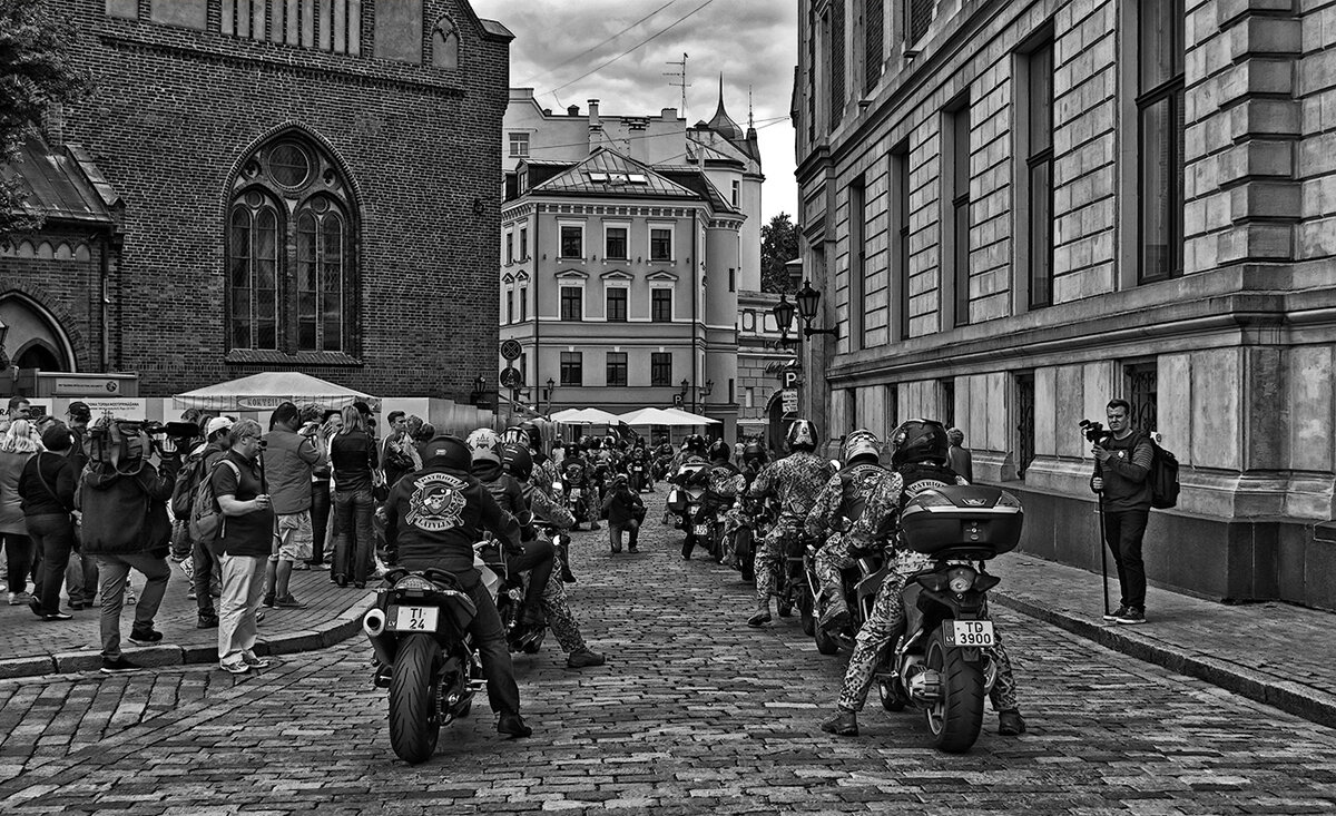 Мотоциклисты в городе - Регина 