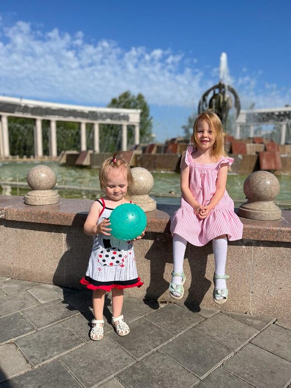 Девчонки,с мячиком - Андрей Хлопонин